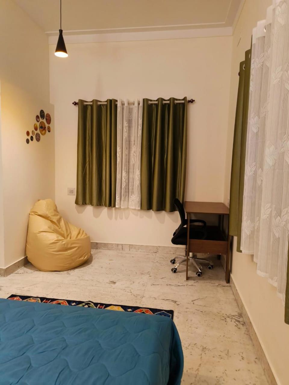 Homestayz Crown Bangalore Room photo